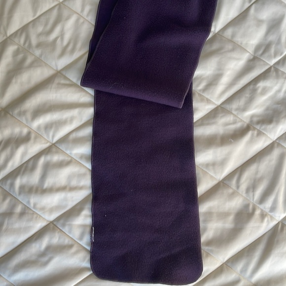 Free!! Columbia purple scarf with a bundle purchase - Picture 3 of 3